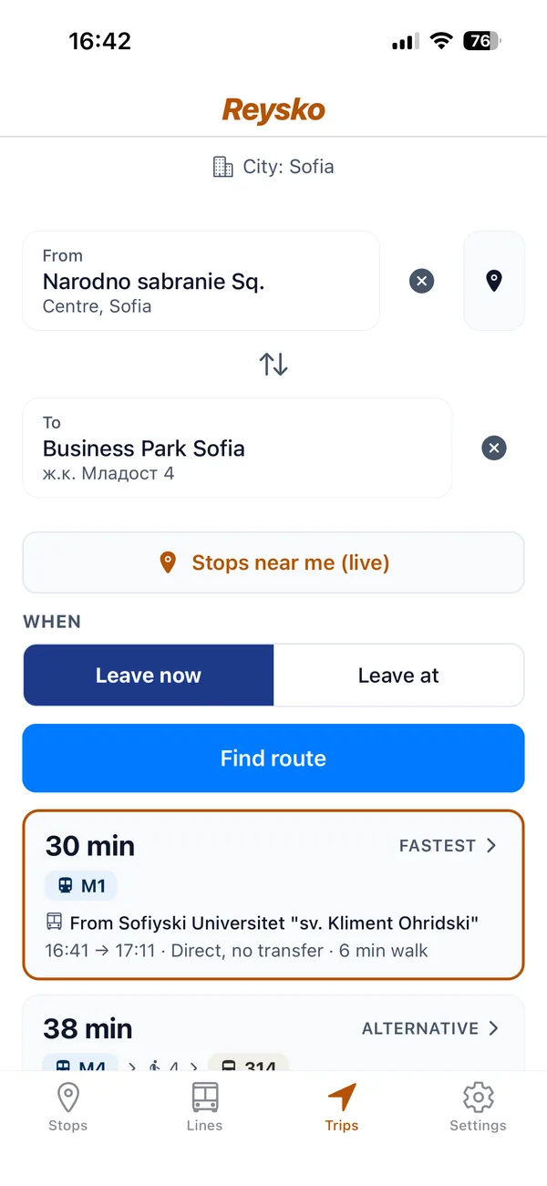 Il pianificatore di viaggio di Reysko da Piazza Narodno sabranie a Business Park Sofia: un percorso più veloce di 30 minuti con la metro M1 e un'alternativa da 38 minuti.